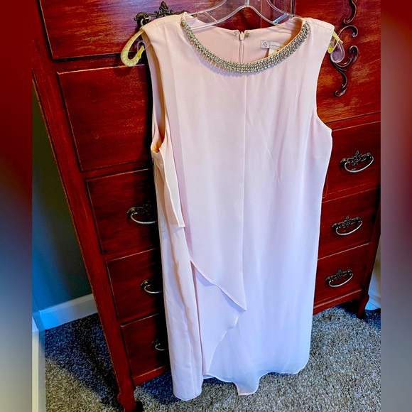 A beautiful blush pink dress. - Picture 1 of 3